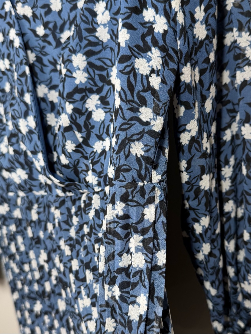 Ann Taylor Blue Floral Pleated Smocked Dress 6 Petite *No Belt* Cottagecore - Picture 8 of 10